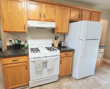 Dyer Lake Vacation Home Kitchen